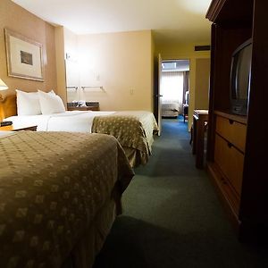 Deluxe Queen Room Three Queen Beds Non Smoking